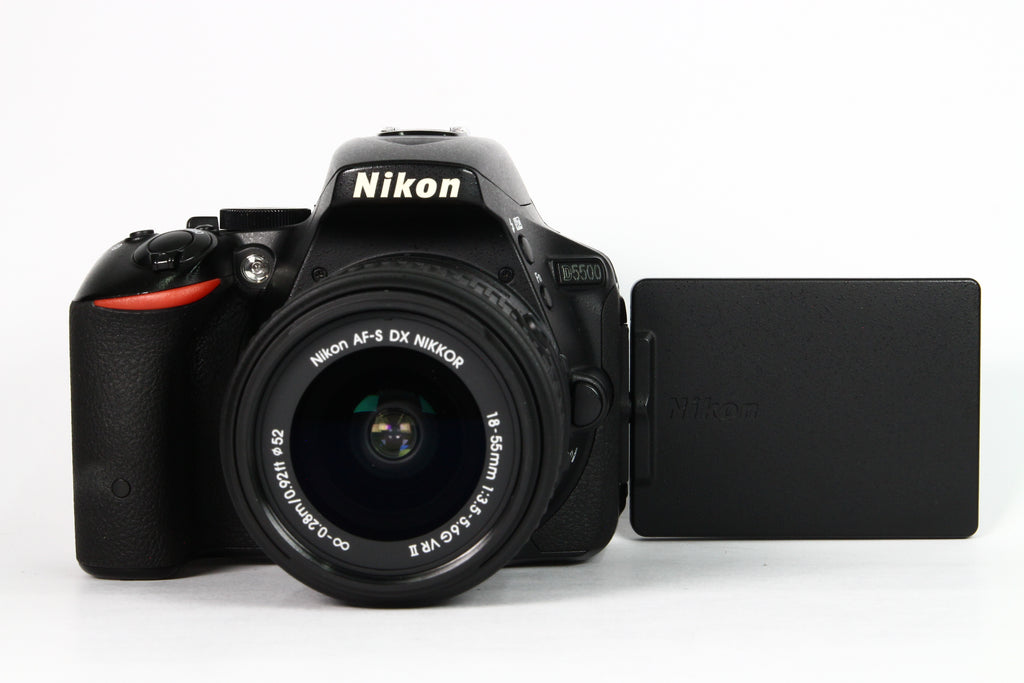 Cámara Digital NIKON D5500 con lente kit 18-55mm. Usada