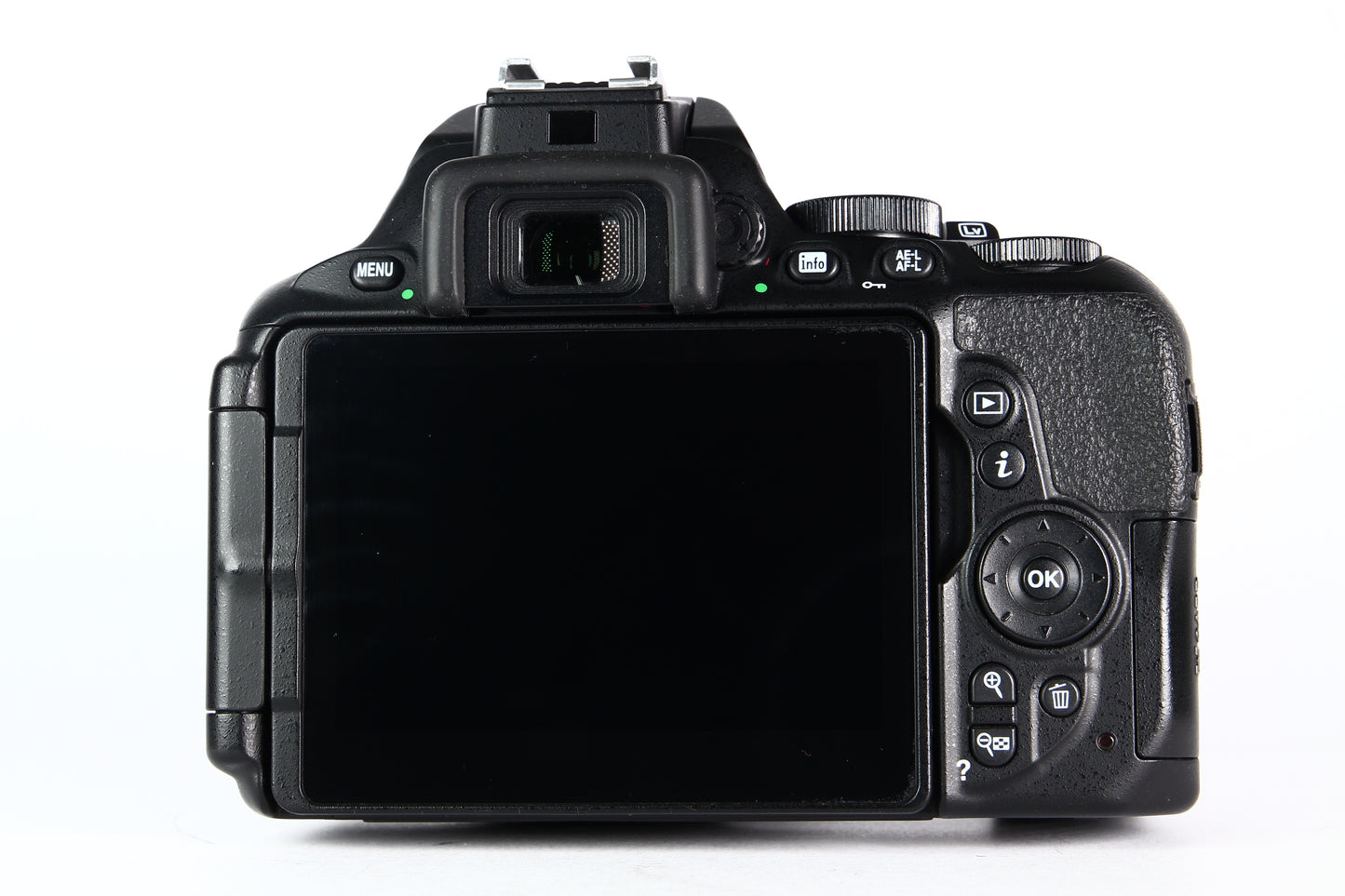 Cámara Digital Nikon D5600 Lente 18-55mm. Usada