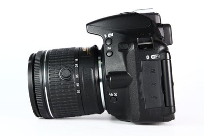 Cámara Digital Nikon D5600 Lente 18-55mm. Usada