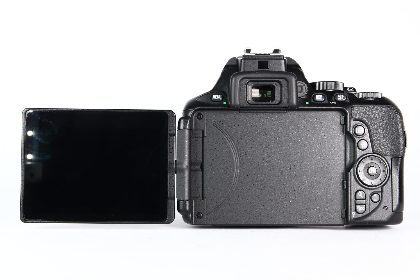 Cámara Digital Nikon D5600 Lente 18-55mm. Usada