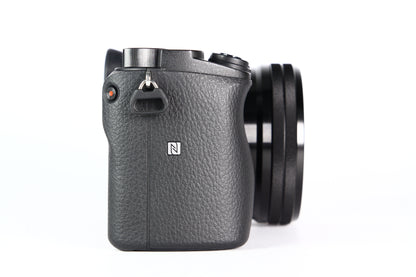 Cámara Digital SONY A6400 con lente 16-50mm. Usada