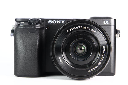 Cámara Digital SONY A6400 con lente 16-50mm. Usada