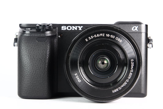 Cámara Digital SONY A6400 con lente 16-50mm. Usada