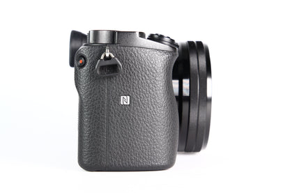 Cámara Digital SONY A6400 con lente 16-50mm. Usada