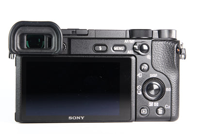 Cámara Digital SONY A6400 con lente 16-50mm. Usada