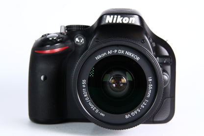 Cámara Digital Nikon D5200 Lente 18-55mm. Usada