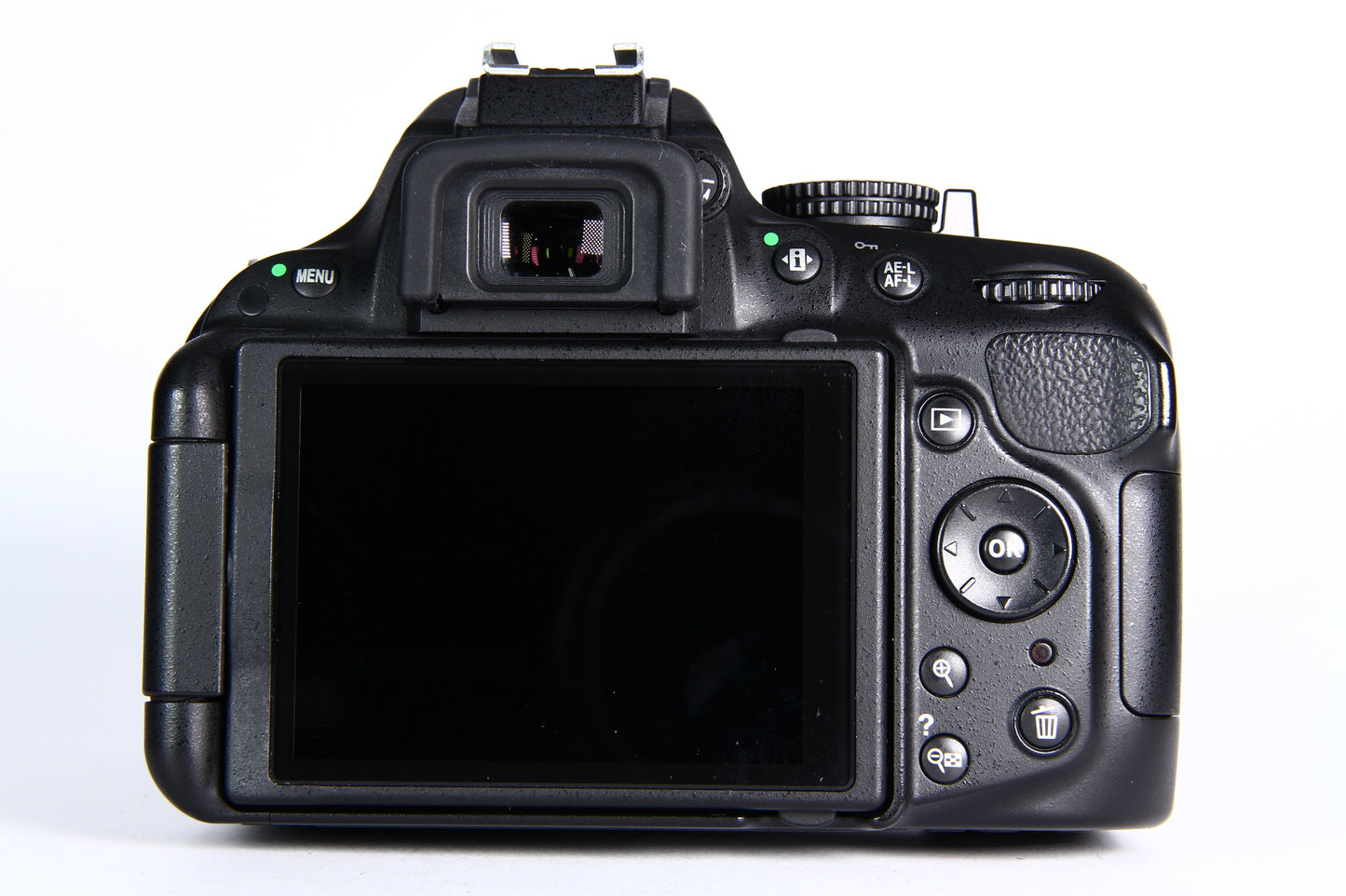 Cámara Digital Nikon D5200 Lente 18-55mm. Usada