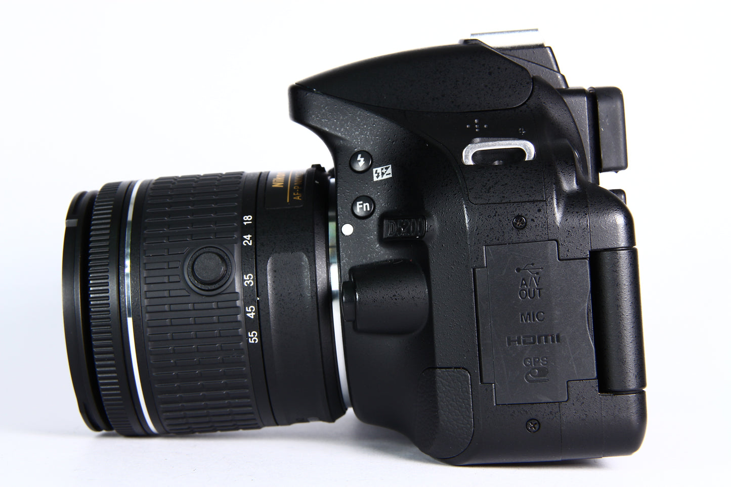 Cámara Digital Nikon D5200 Lente 18-55mm. Usada