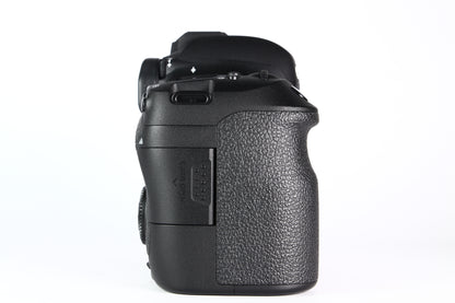 Cámara Digital CANON 6D Mark II. USADA. Solo Cuerpo