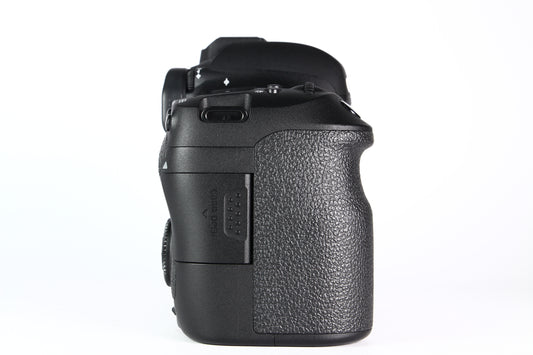 Cámara Digital CANON 6D Mark II. USADA. Solo Cuerpo