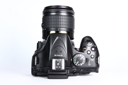 Cámara Digital Nikon D5200 Lente 18-55mm. Usada