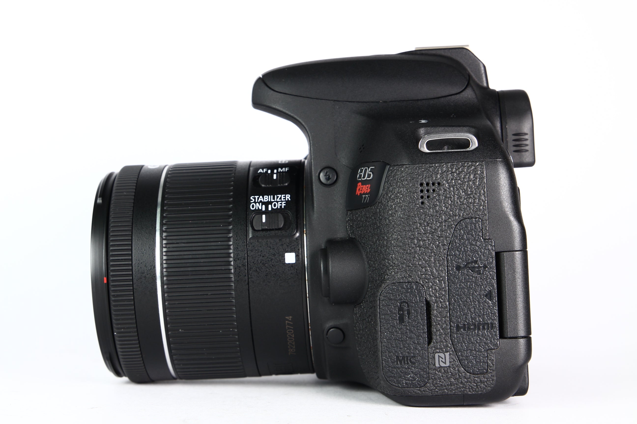 Cámara Digital CANON T7i Lente 18-55mm IS STM. Usada