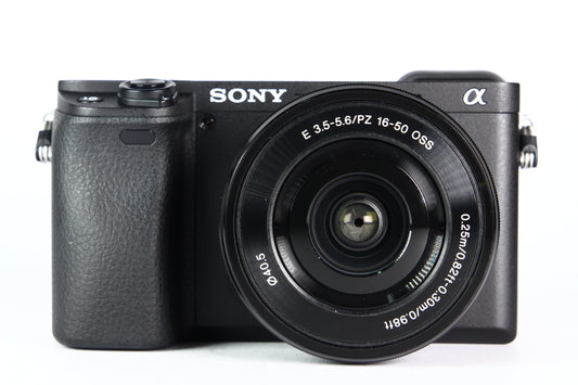 Cámara Digital SONY A6400 con lente 16-50mm. Usada