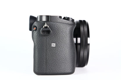 Cámara Digital SONY A6400 con lente 16-50mm. Usada