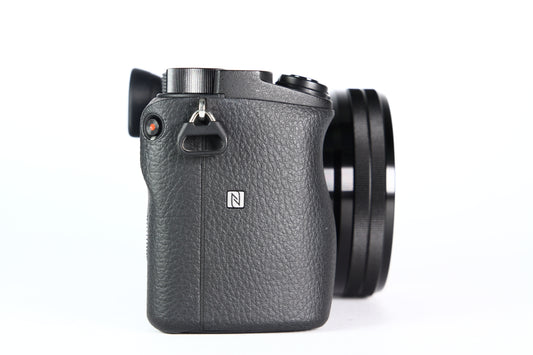 Cámara Digital SONY A6400 con lente 16-50mm. Usada