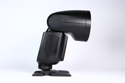 Speedlight Godox V1 S. Usado