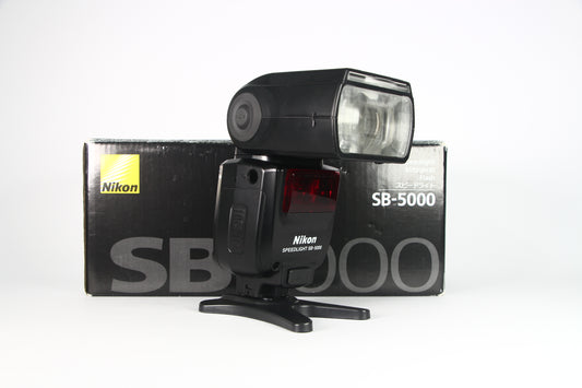 Flash Nikon Speedlight SB-5000. (Usado)