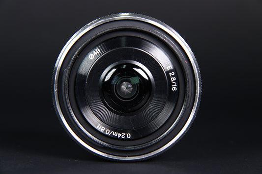Lente SONY Montura E 16mm F:2.8. Usado