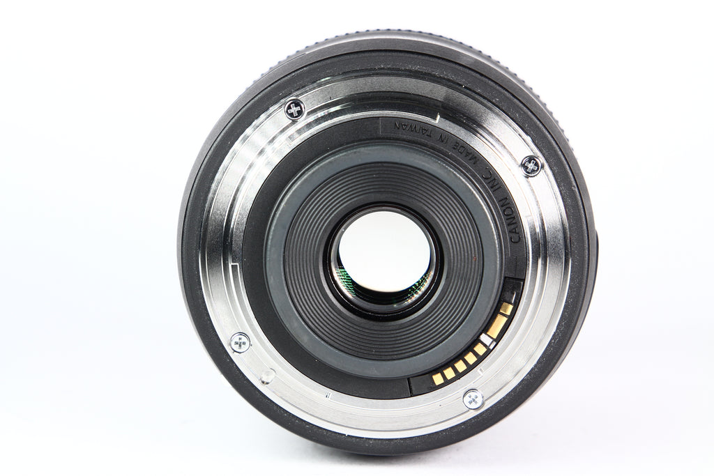 Lente CANON EF-S 18-135mm IS STM F3.5-5.6. Usado